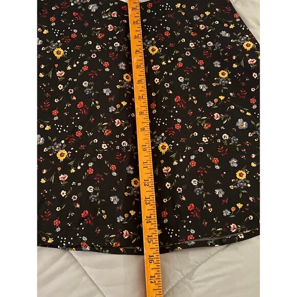 NWT ivy and main floral A-line shirt size S 96% polyester 4% spandex  - Picture 5 of 5